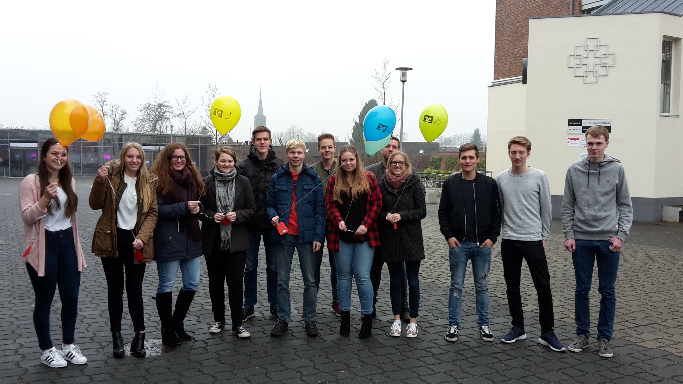 Foto_Latein+Unterricht_Oberstufe_Gruppenbild_12_16[1]