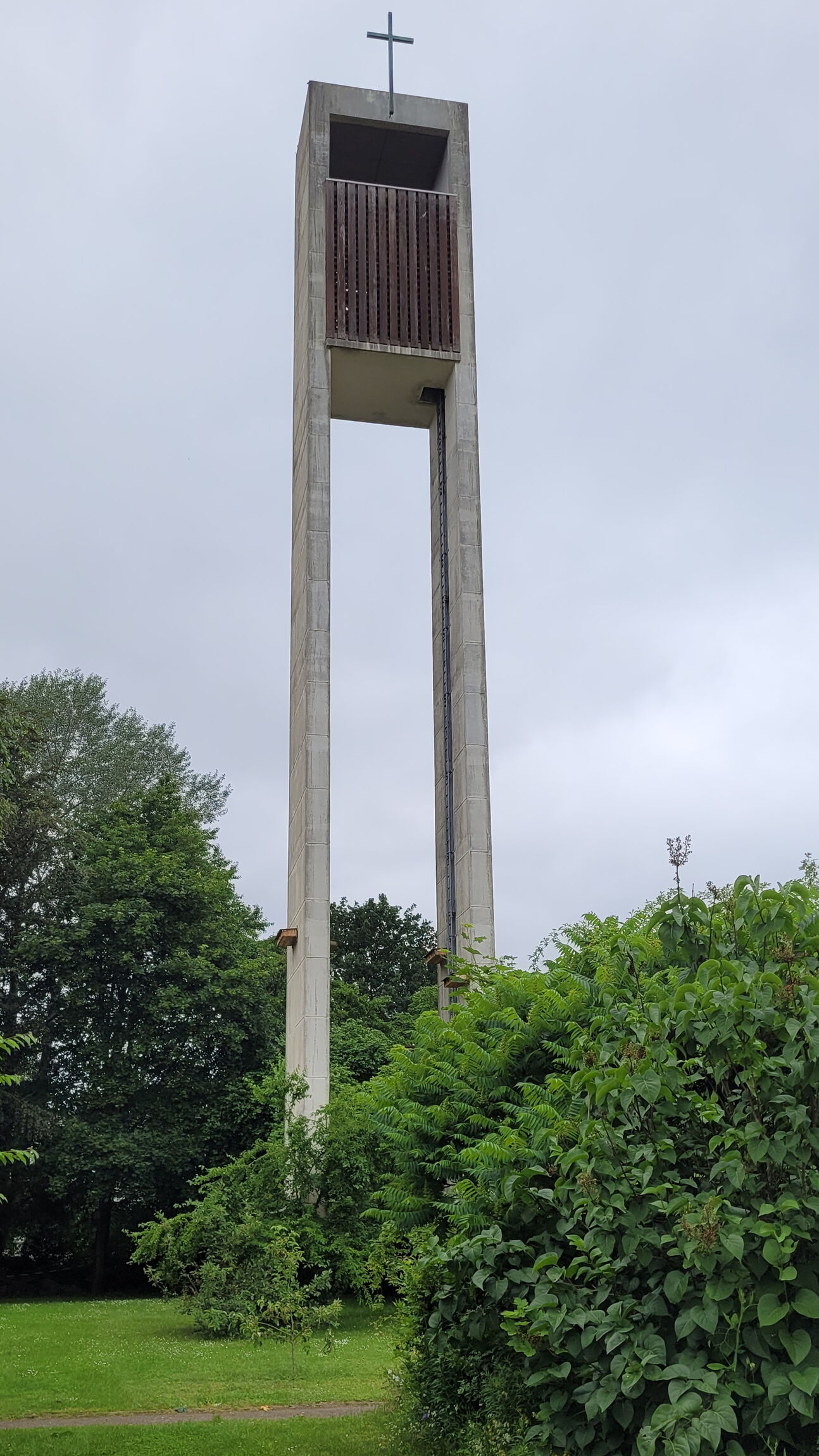 Kirchturm Anfang Juni