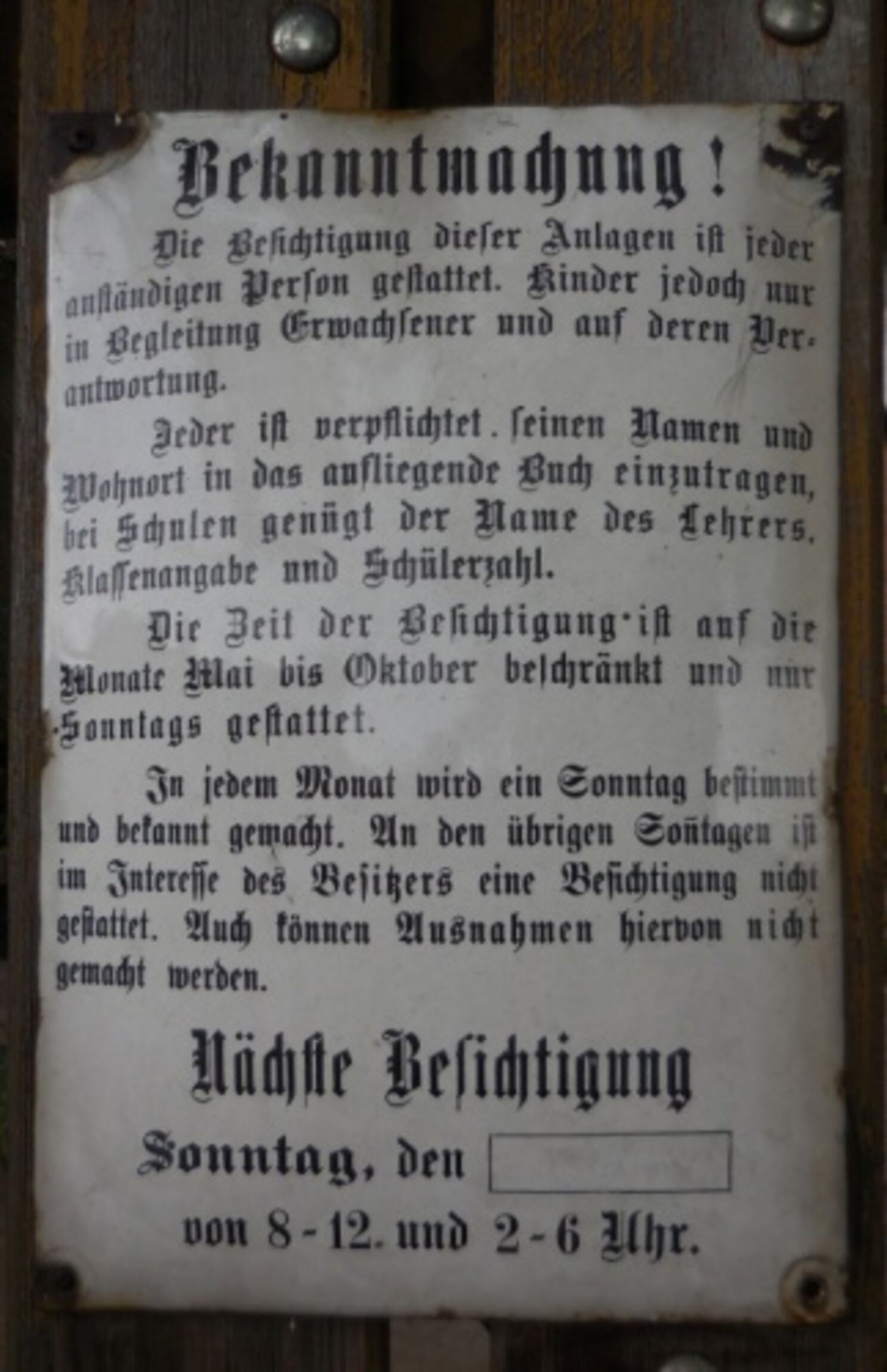 Schild aus alten Zeiten