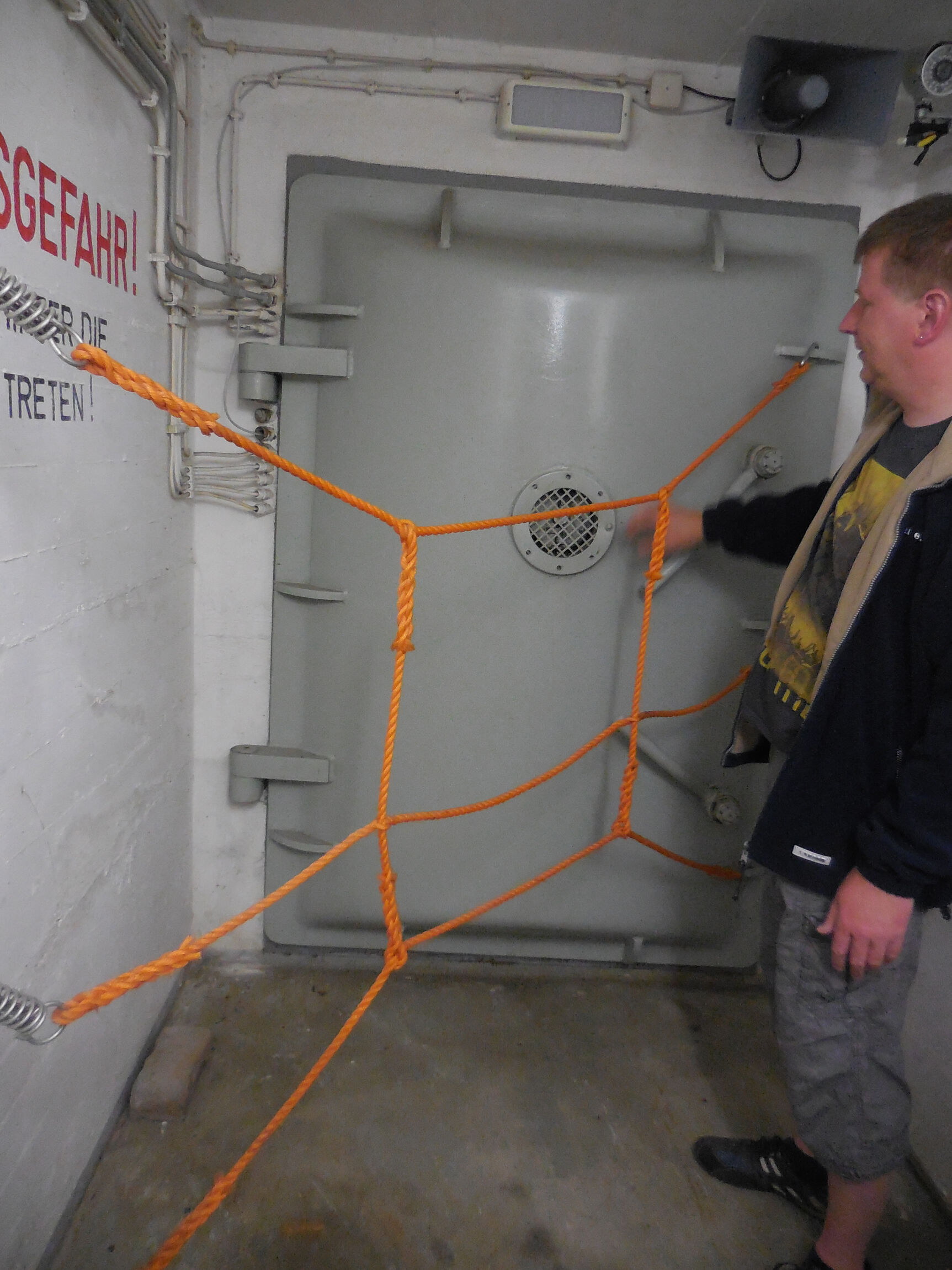 Museumsbunker Ricklingen - Gefahr, Seile