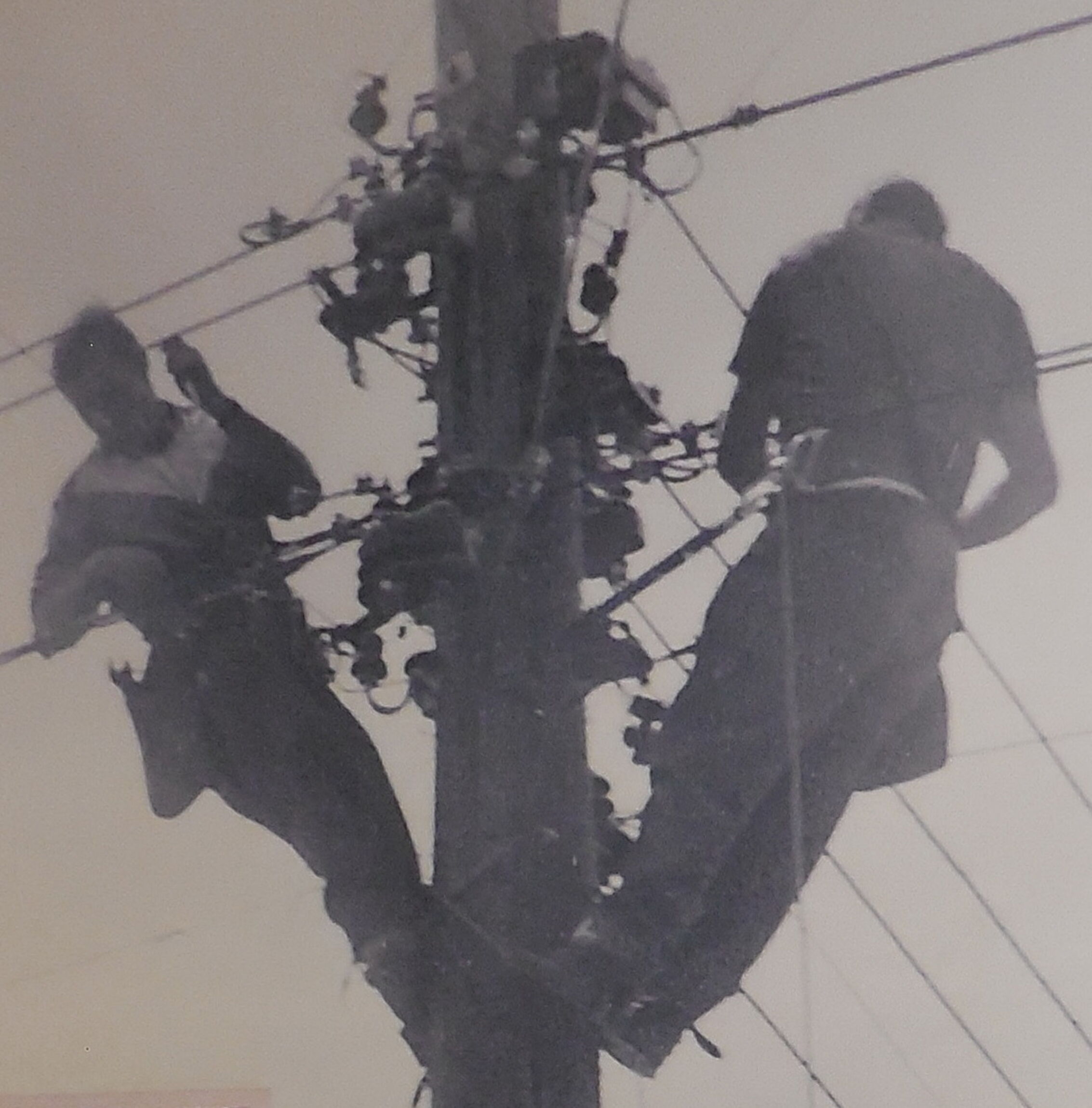 Arbeiten am Telegrafenmast (Auschnitt)