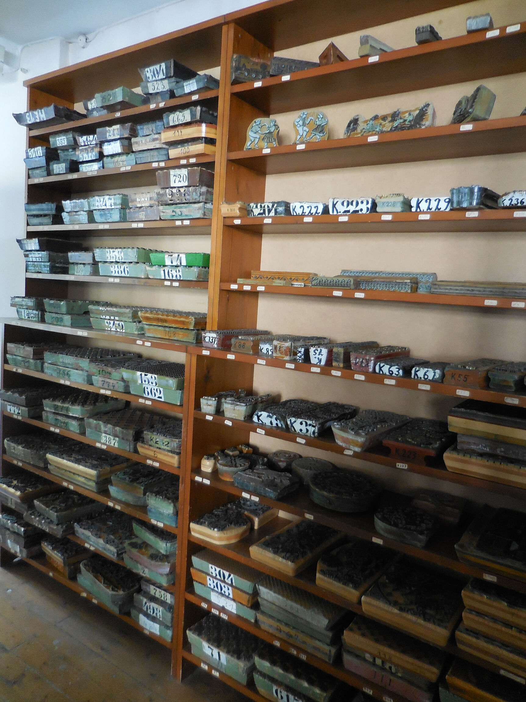 Einbeck - Blaudruck, Regal für Modelle