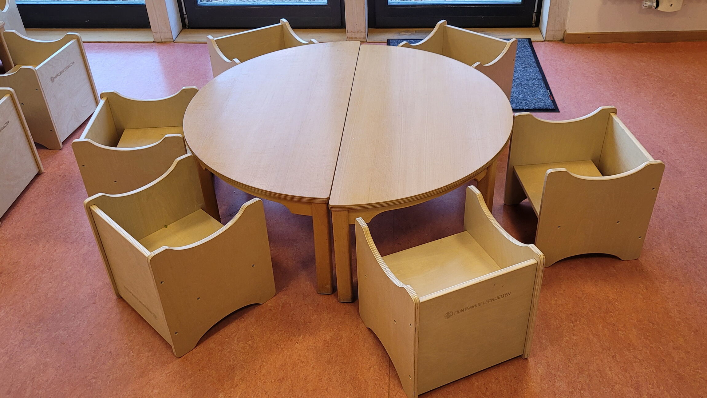 Neue Stühle in der Krippe