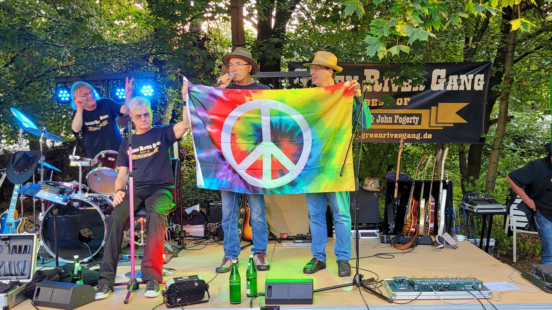 Rock am Kirchturm - Friedenszeichen