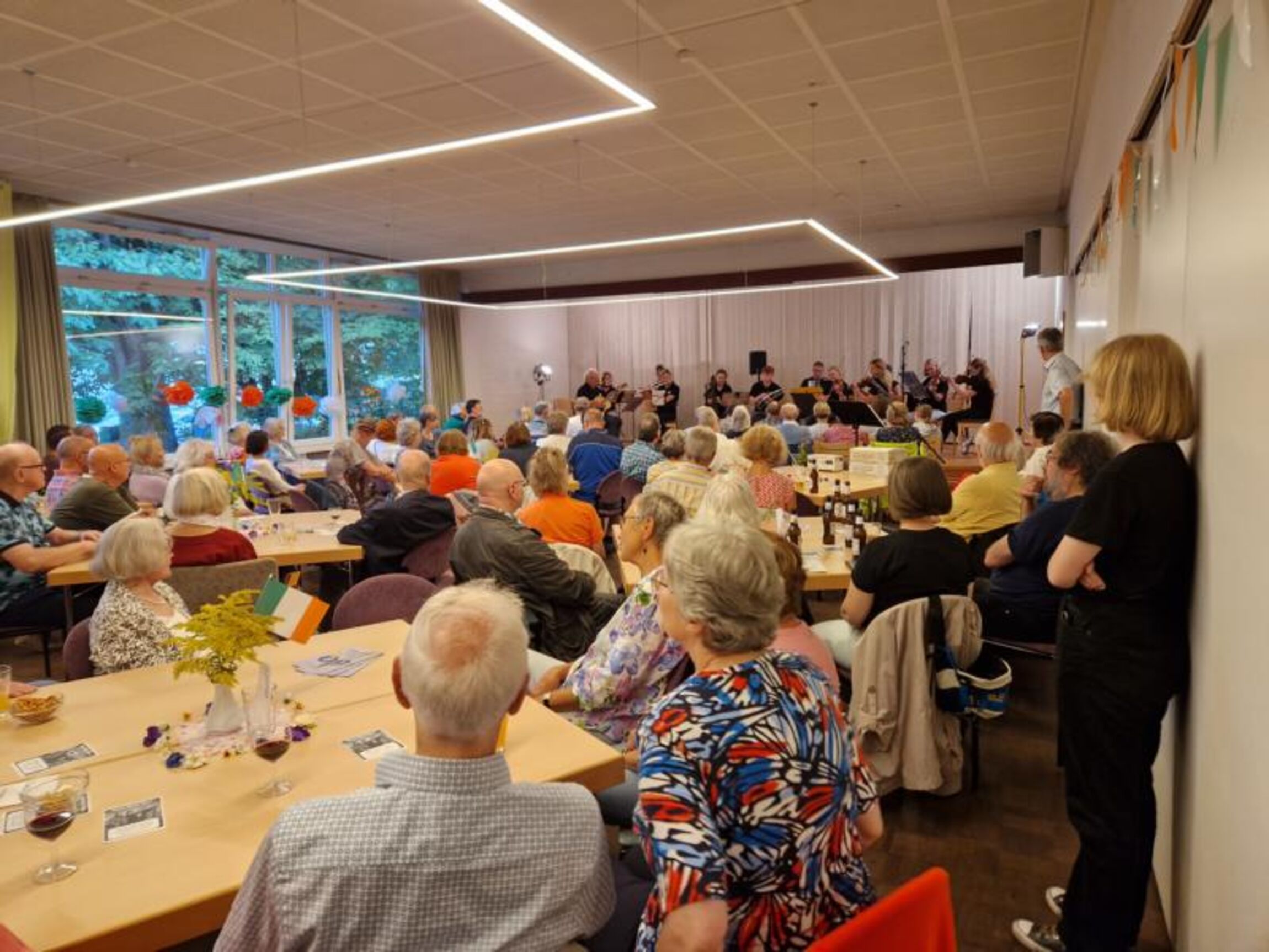 Irische Musik; Benefiz-Konzert für das BioLAB-Forschermobil