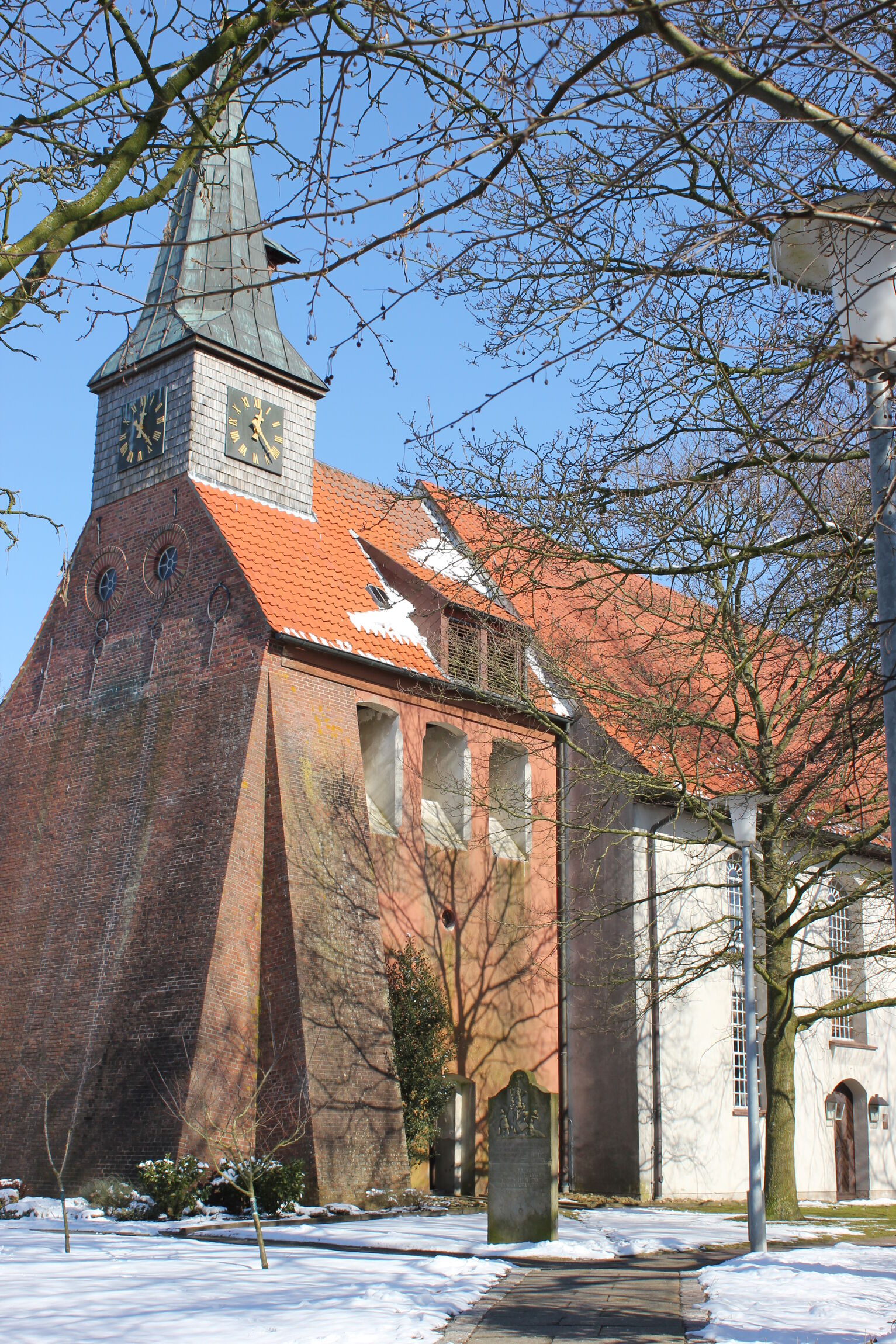 kirche stotel turmansicht winter