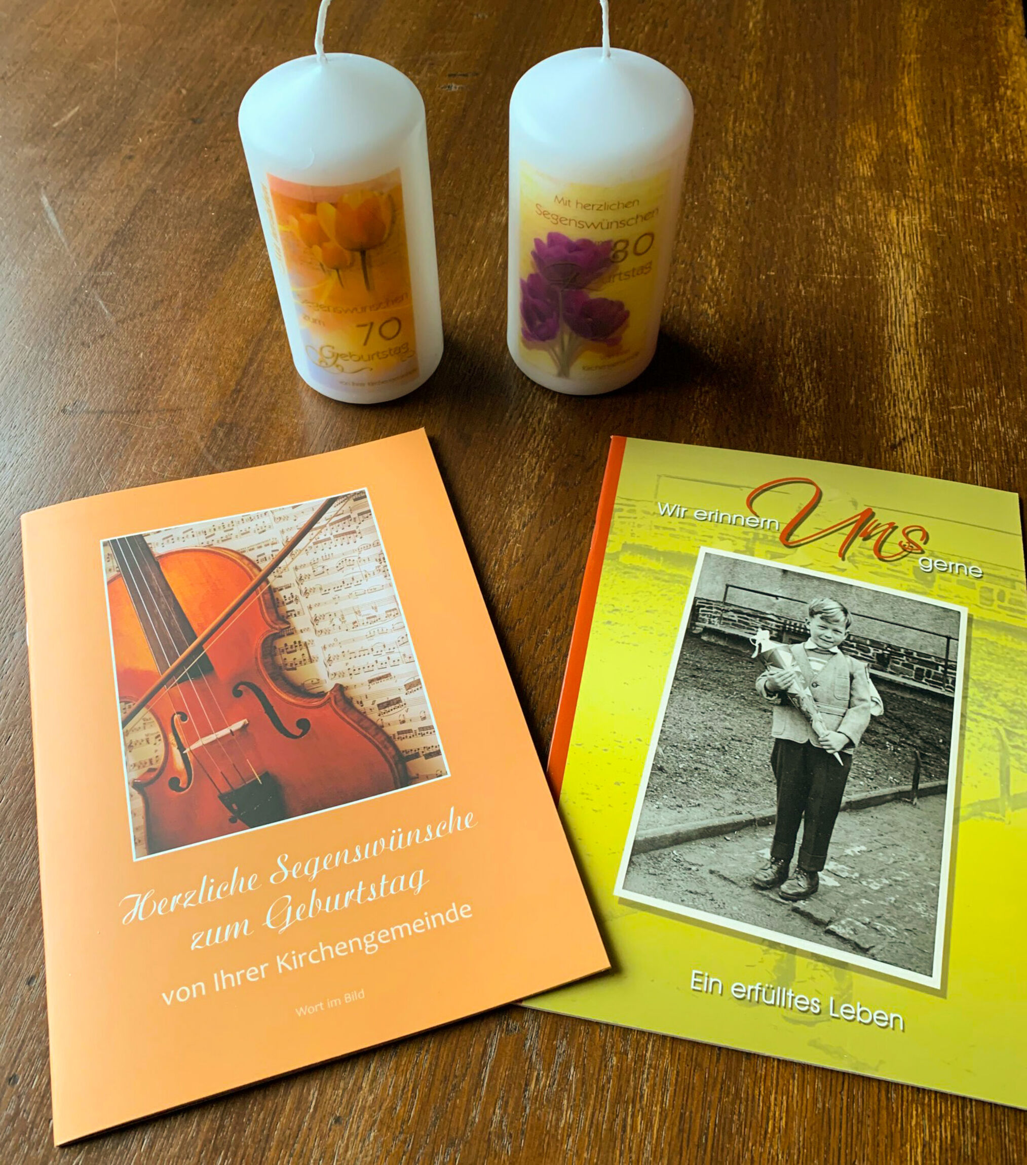 Geschenkhefte und Kerzen