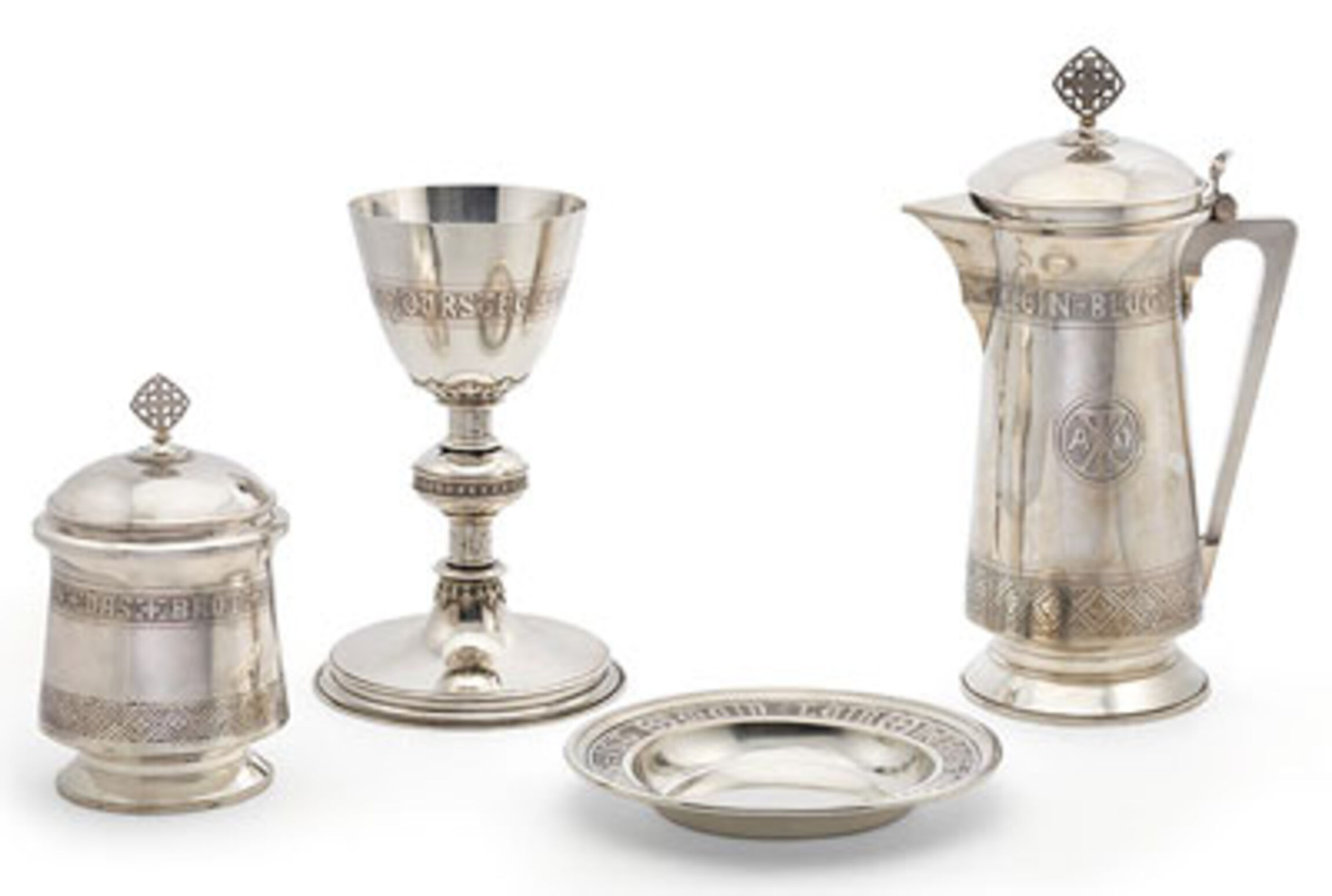 Kelch, Patene, Abendmahlskanne und Hostiendose; Werksentwurf, Ausführung: Arnold Künne, Altena, 1912, 800er Silber Foto: Christian Tepper, Museum August Kestner 