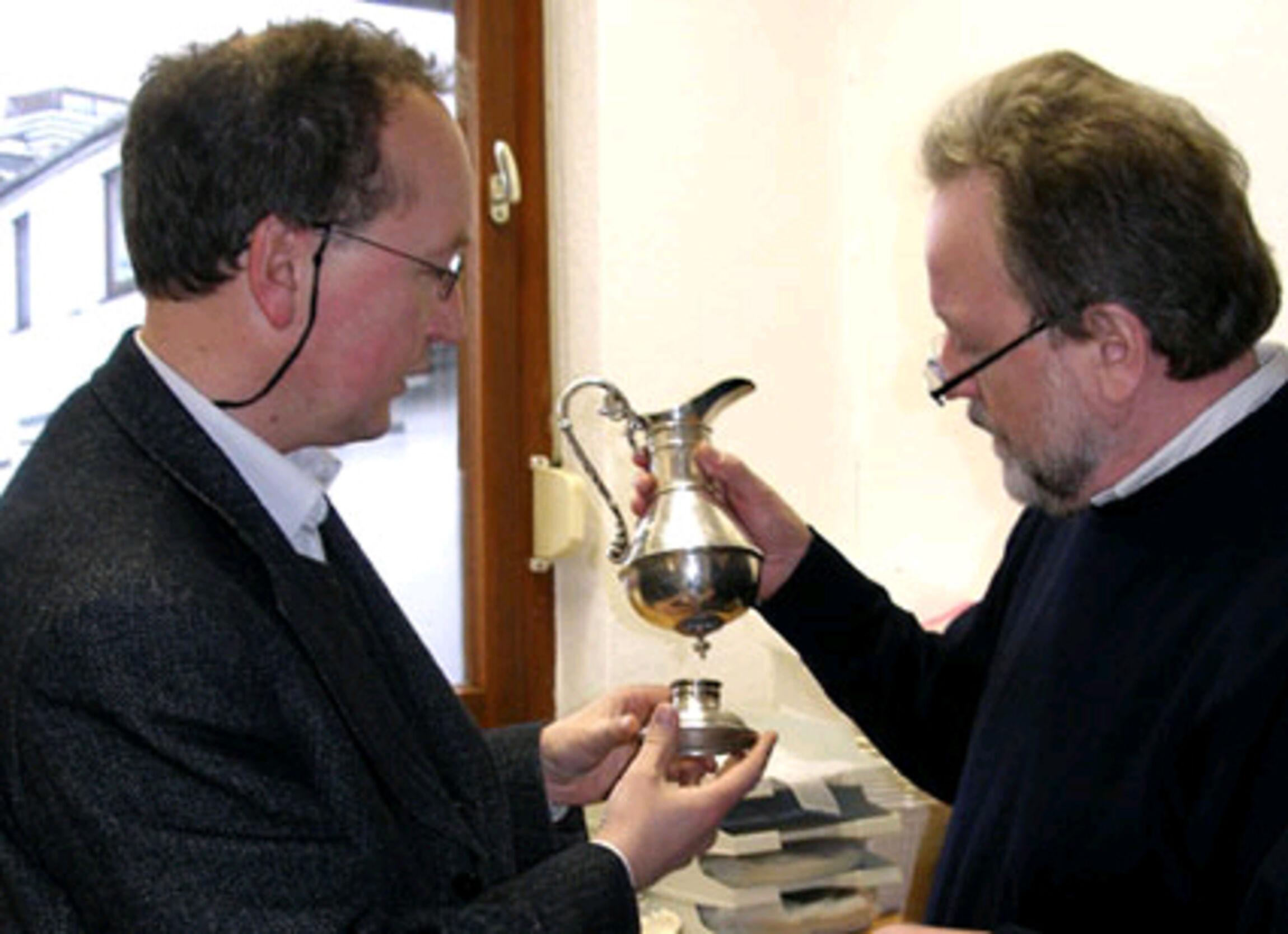 Ein Schaden wird begutachtet