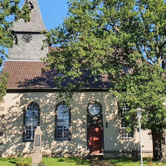 Kirche Holtensen - Südansicht