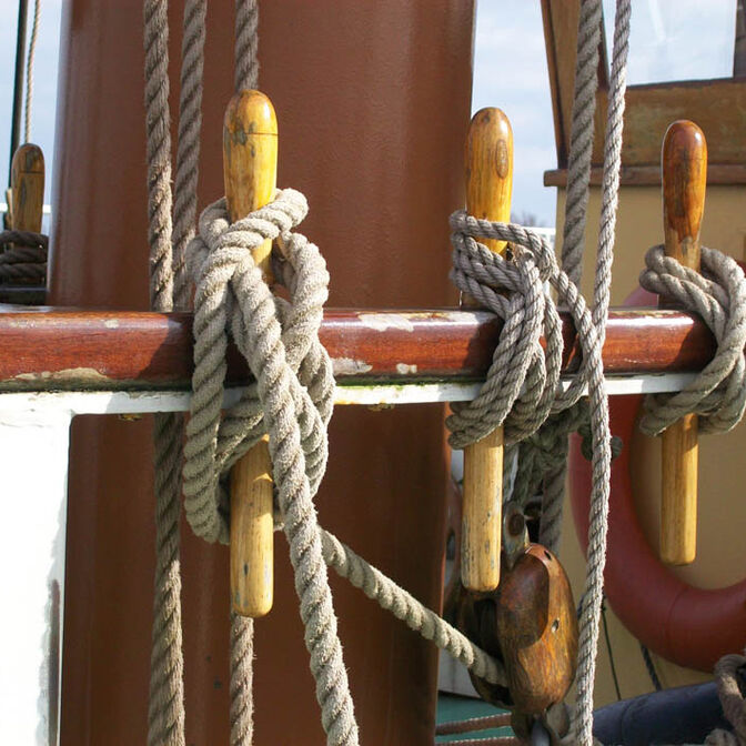 flotte_mast mit vertaeuung